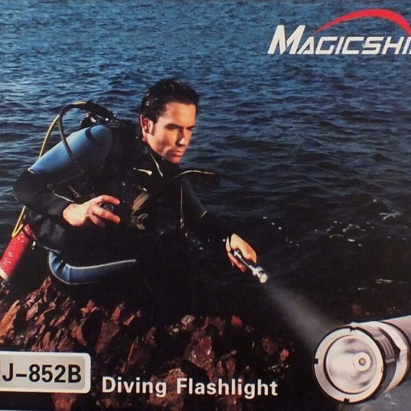 NEW MJ-852B Scuba Diving Flashlight 400LM CREE XP-G up to 100 meters deep